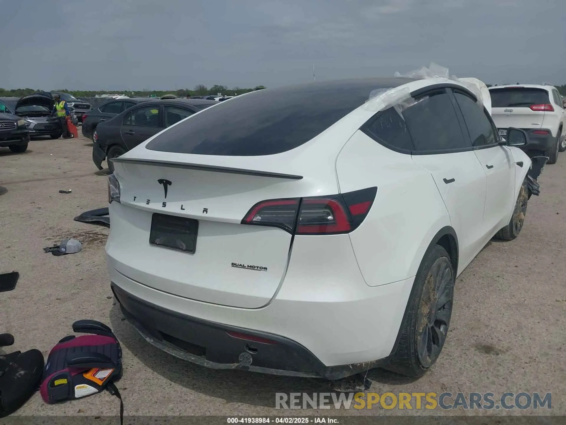 4 Photograph of a damaged car 7SAYGDEF1PF700871 TESLA MODEL Y 2023