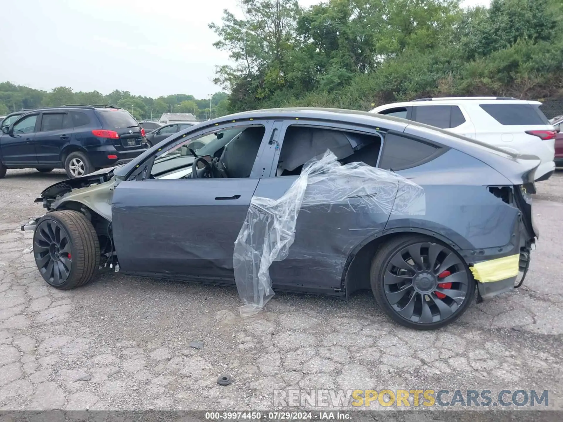 15 Photograph of a damaged car 7SAYGDEF1PF712874 TESLA MODEL Y 2023
