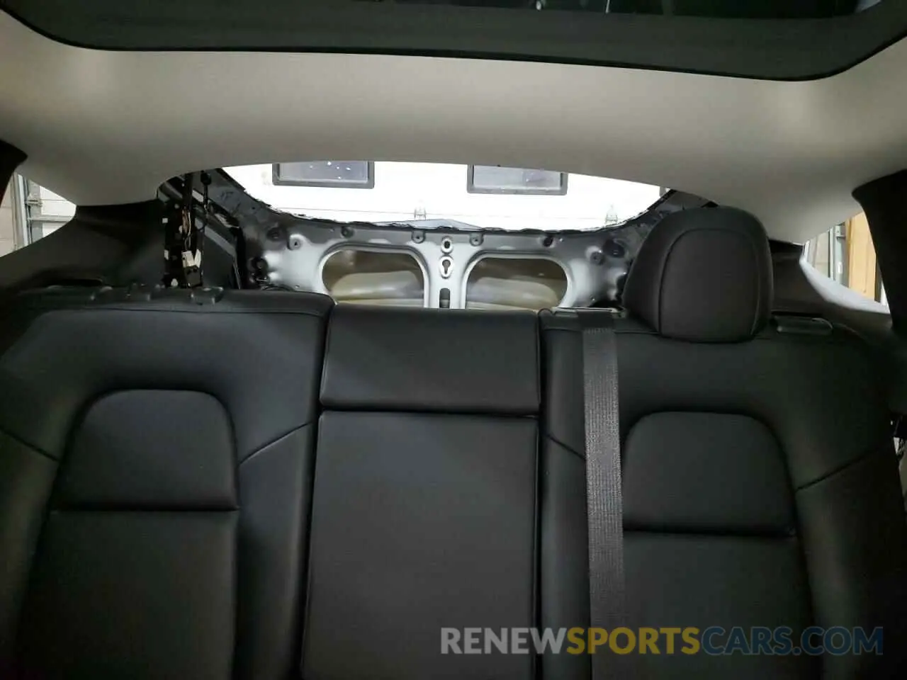 10 Photograph of a damaged car 7SAYGDEF1PF802283 TESLA MODEL Y 2023