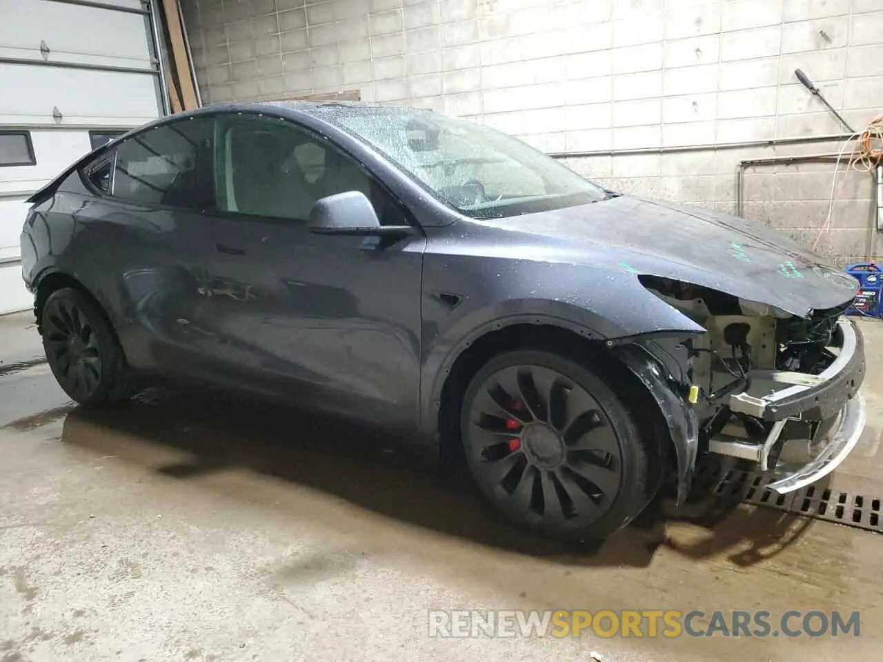 4 Photograph of a damaged car 7SAYGDEF1PF802283 TESLA MODEL Y 2023