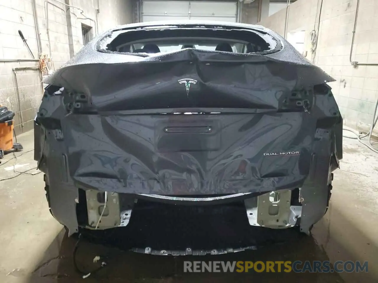 6 Photograph of a damaged car 7SAYGDEF1PF802283 TESLA MODEL Y 2023
