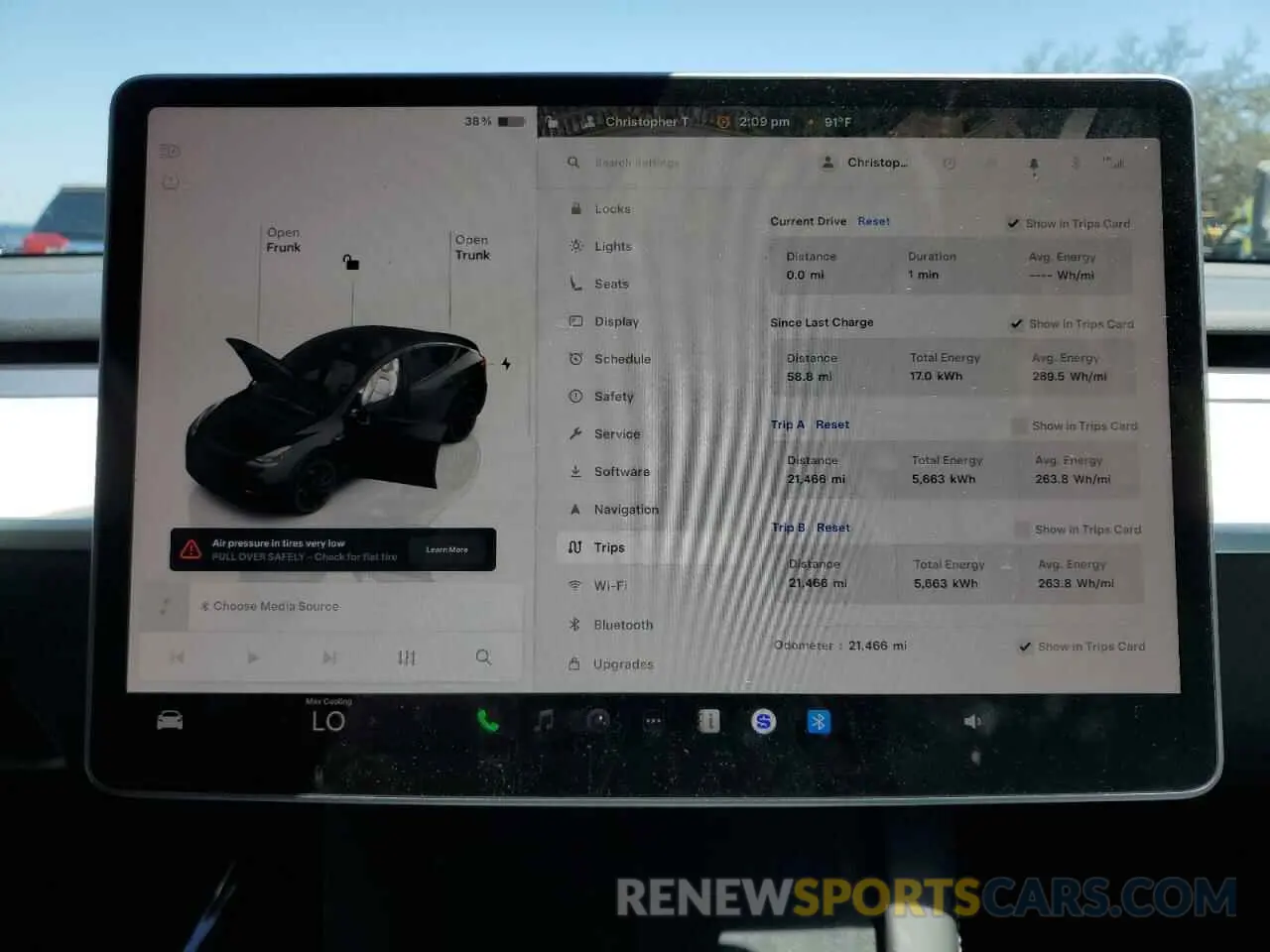 9 Photograph of a damaged car 7SAYGDEF1PF846431 TESLA MODEL Y 2023