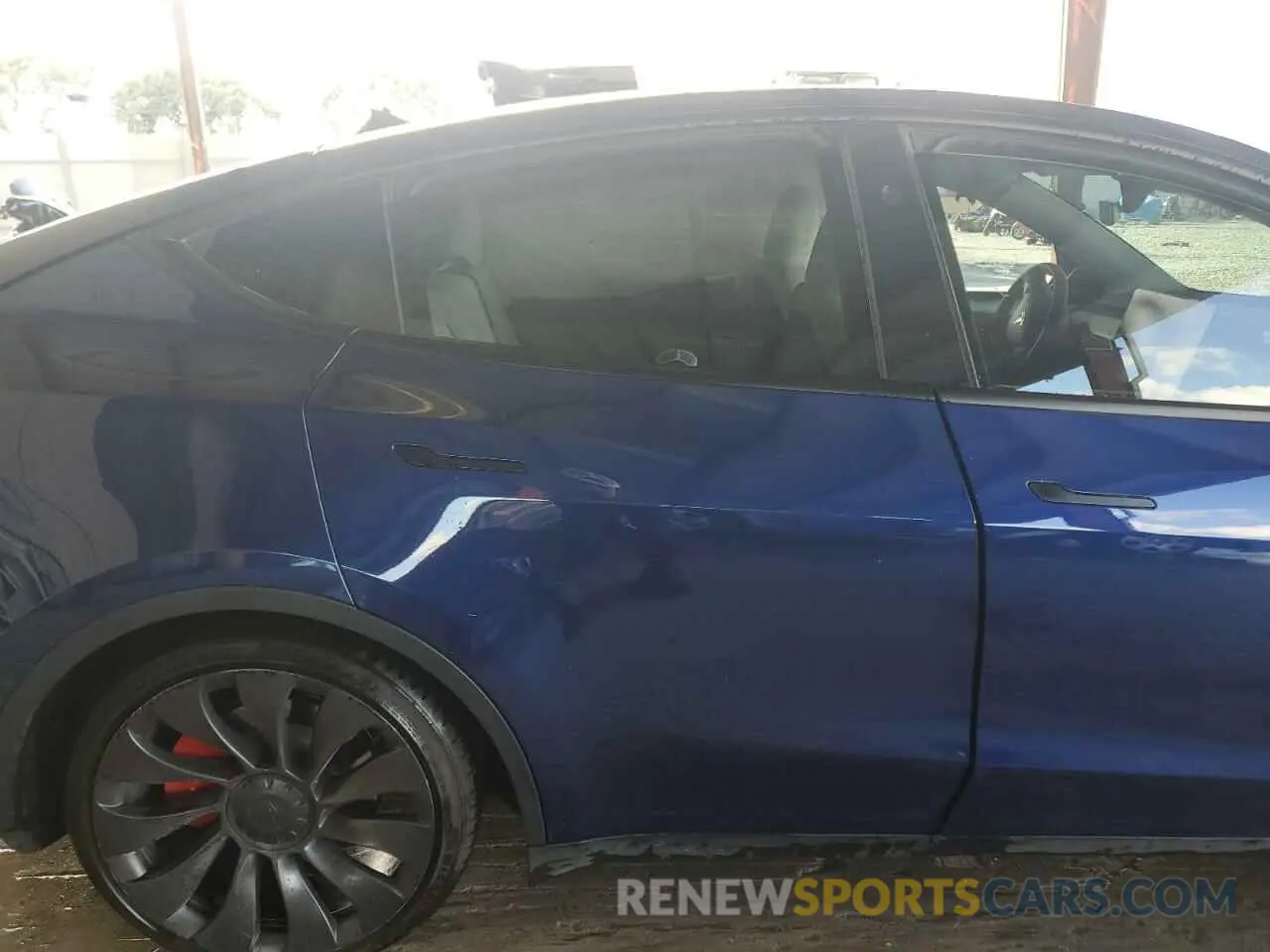 10 Photograph of a damaged car 7SAYGDEF1PF865688 TESLA MODEL Y 2023