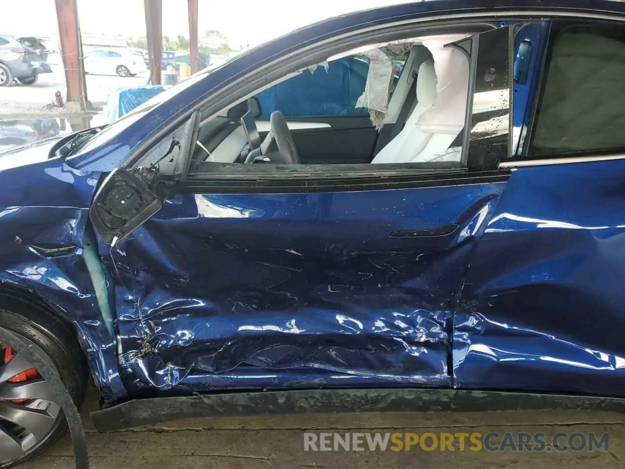 7 Photograph of a damaged car 7SAYGDEF1PF865688 TESLA MODEL Y 2023