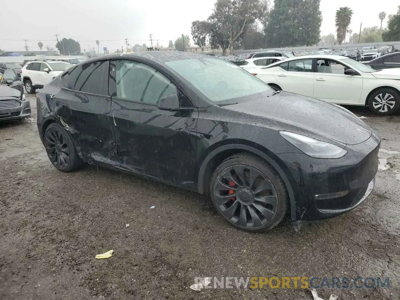 4 Photograph of a damaged car 7SAYGDEF1PF924254 TESLA MODEL Y 2023
