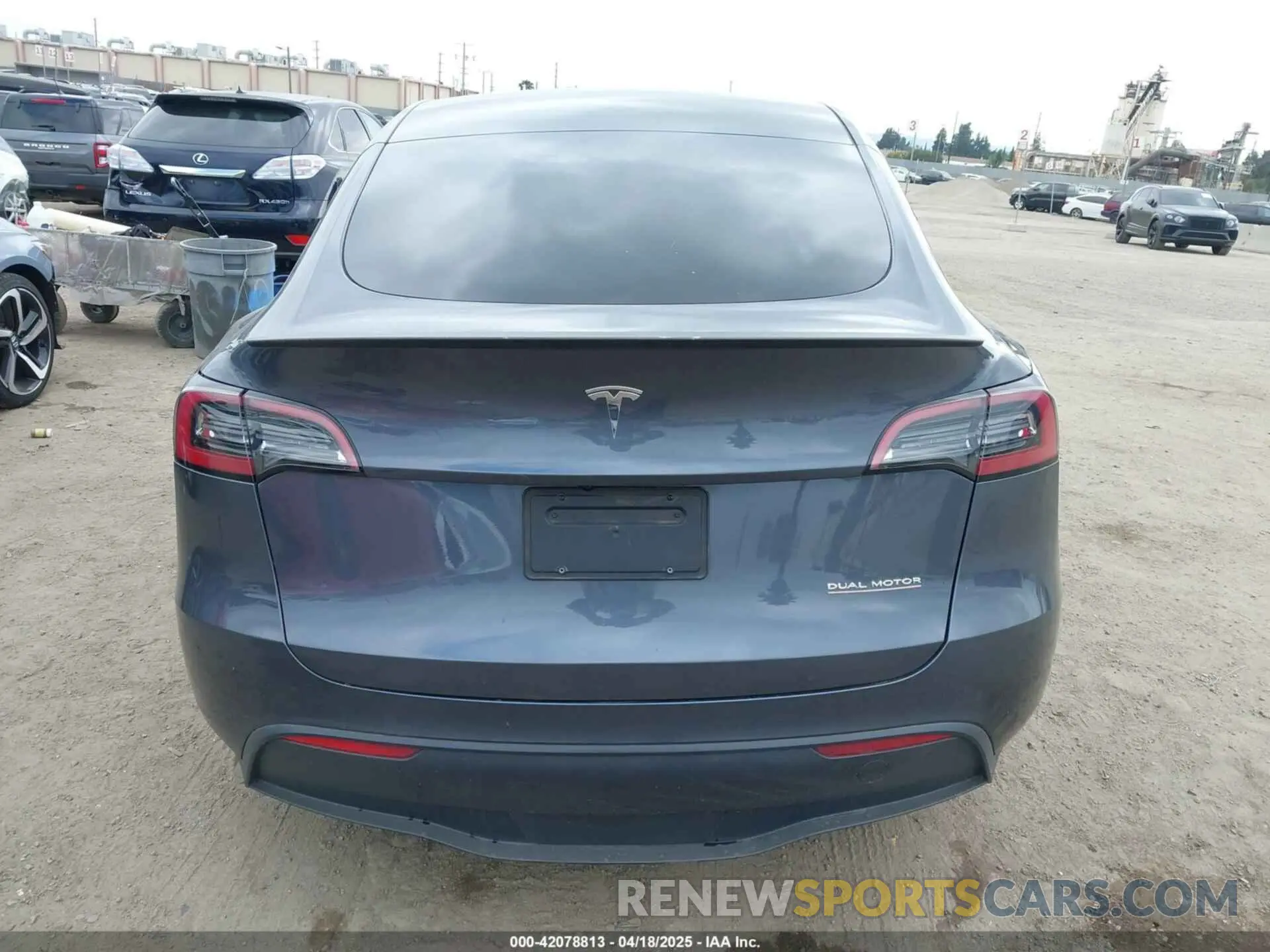 15 Photograph of a damaged car 7SAYGDEF1PF925274 TESLA MODEL Y 2023