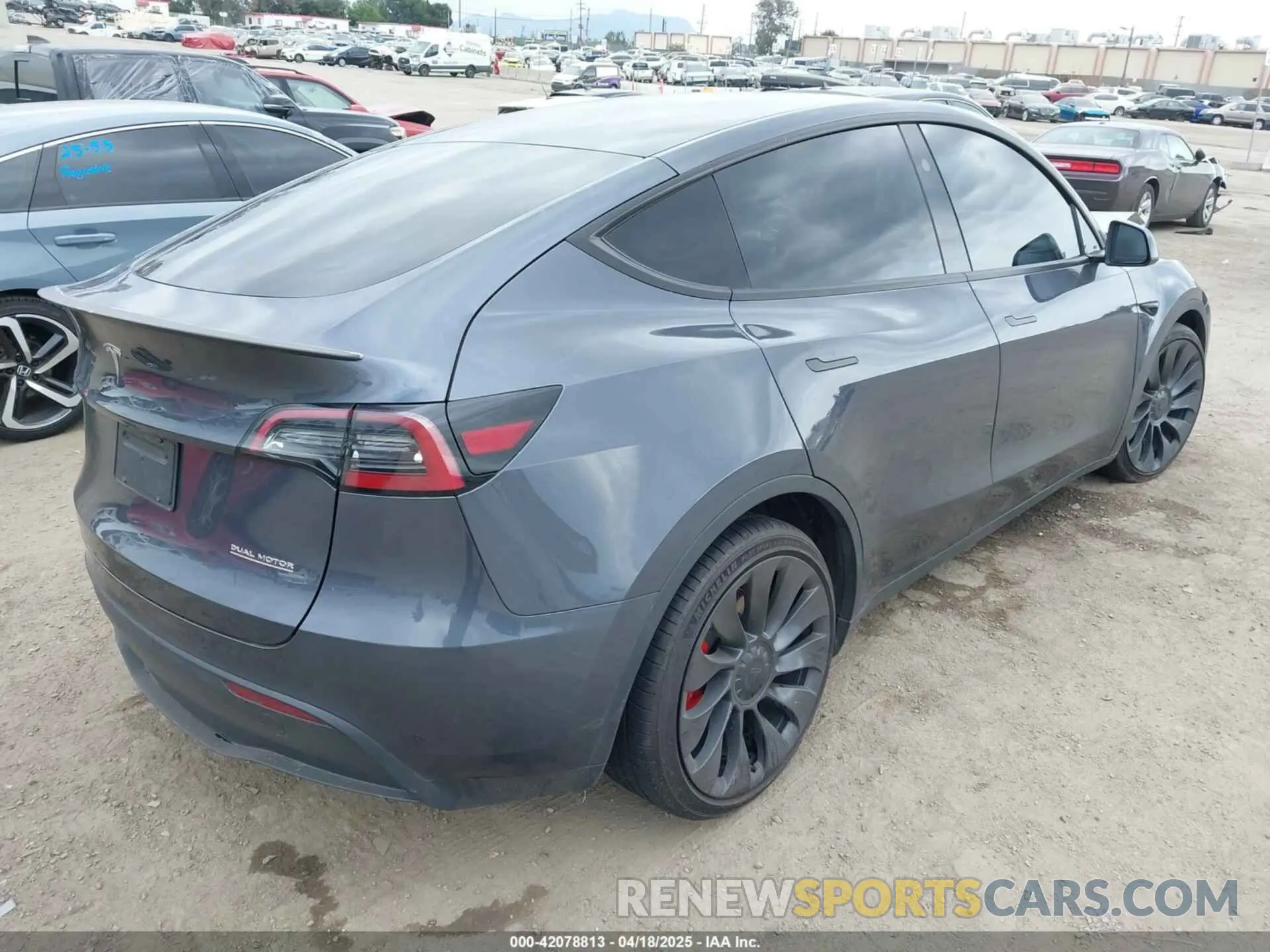 4 Photograph of a damaged car 7SAYGDEF1PF925274 TESLA MODEL Y 2023