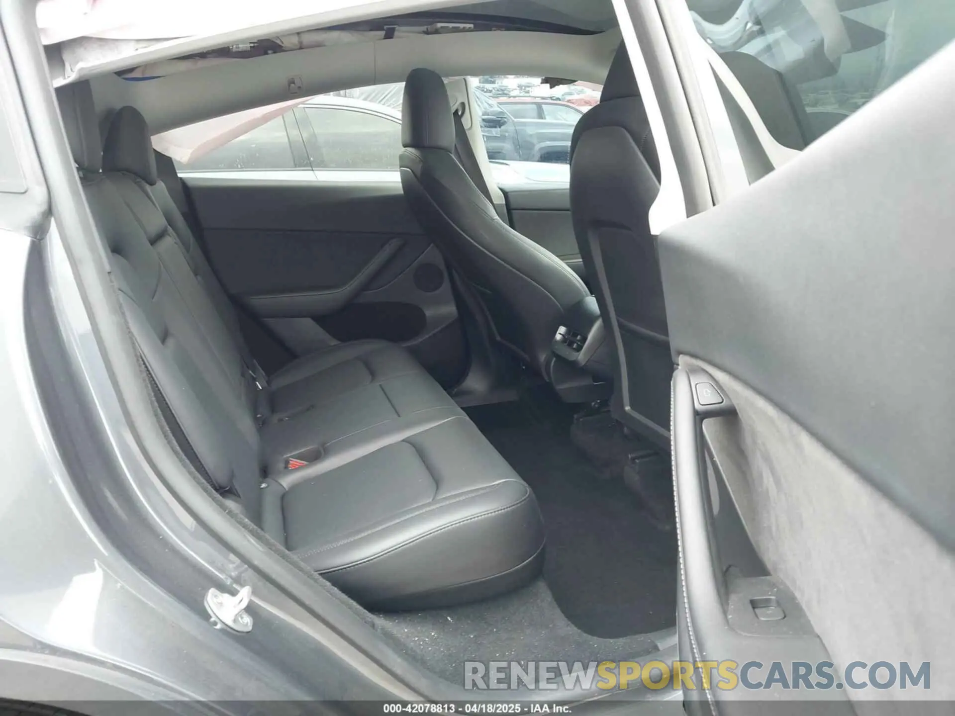 8 Photograph of a damaged car 7SAYGDEF1PF925274 TESLA MODEL Y 2023