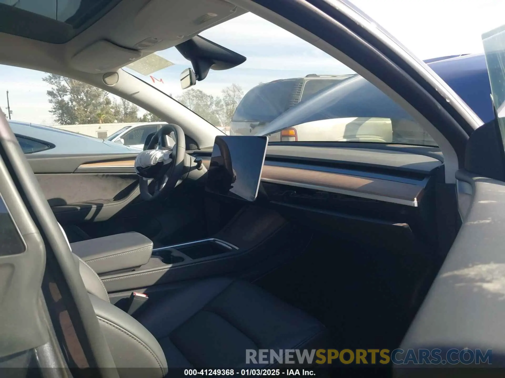 5 Photograph of a damaged car 7SAYGDEF1PF940230 TESLA MODEL Y 2023