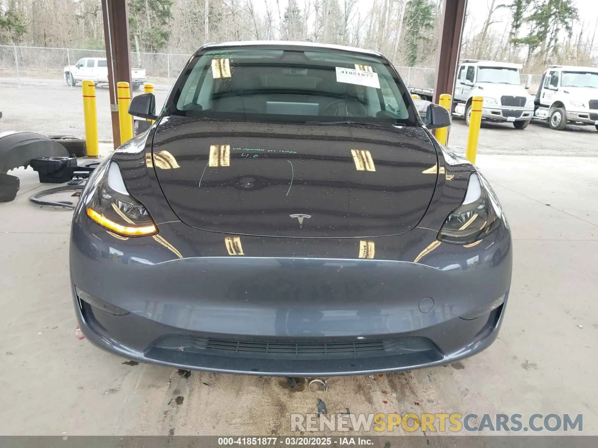 13 Photograph of a damaged car 7SAYGDEF1PF941197 TESLA MODEL Y 2023