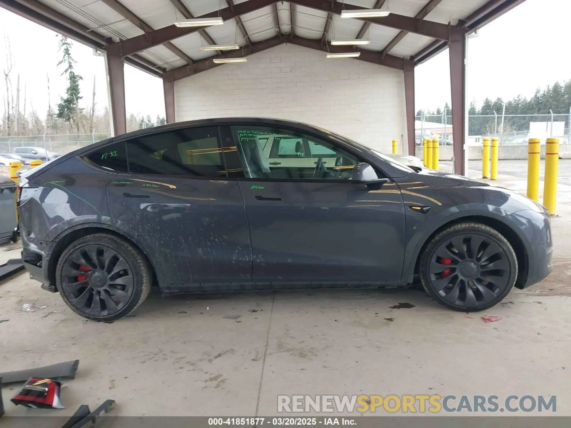 14 Photograph of a damaged car 7SAYGDEF1PF941197 TESLA MODEL Y 2023