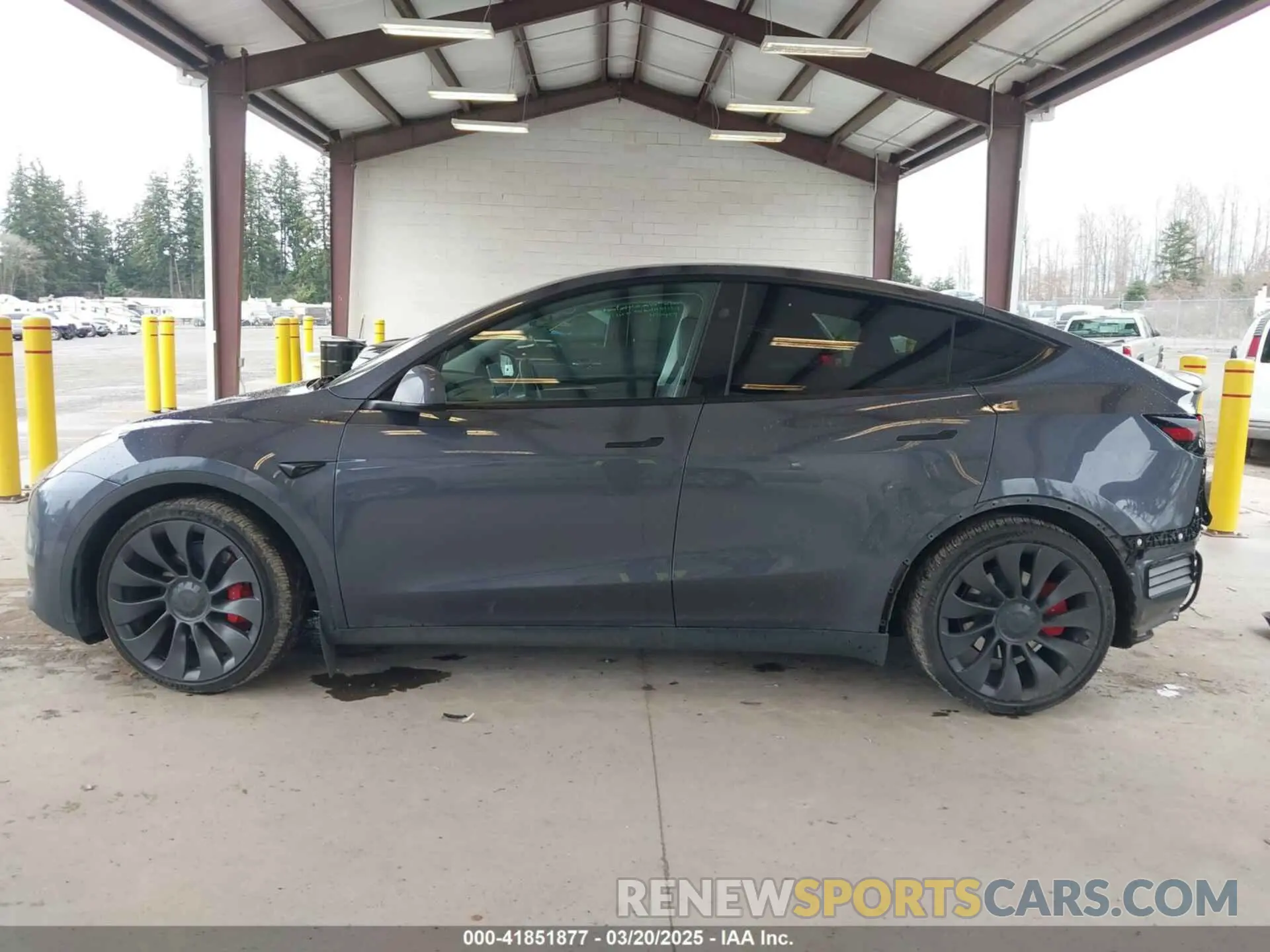15 Photograph of a damaged car 7SAYGDEF1PF941197 TESLA MODEL Y 2023