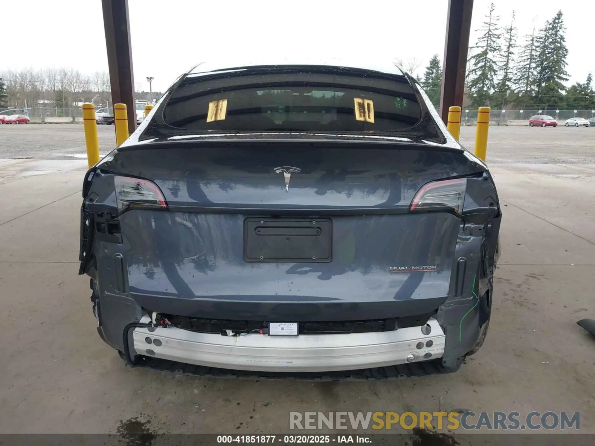 17 Photograph of a damaged car 7SAYGDEF1PF941197 TESLA MODEL Y 2023