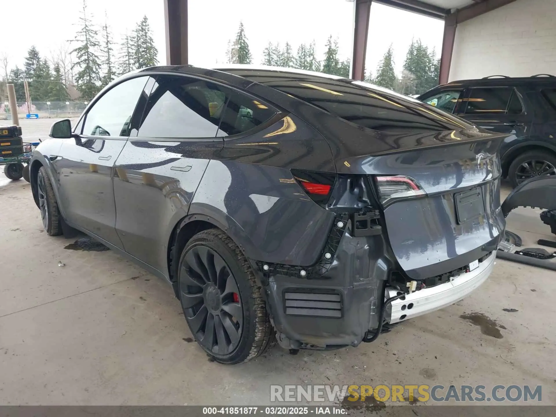 3 Photograph of a damaged car 7SAYGDEF1PF941197 TESLA MODEL Y 2023