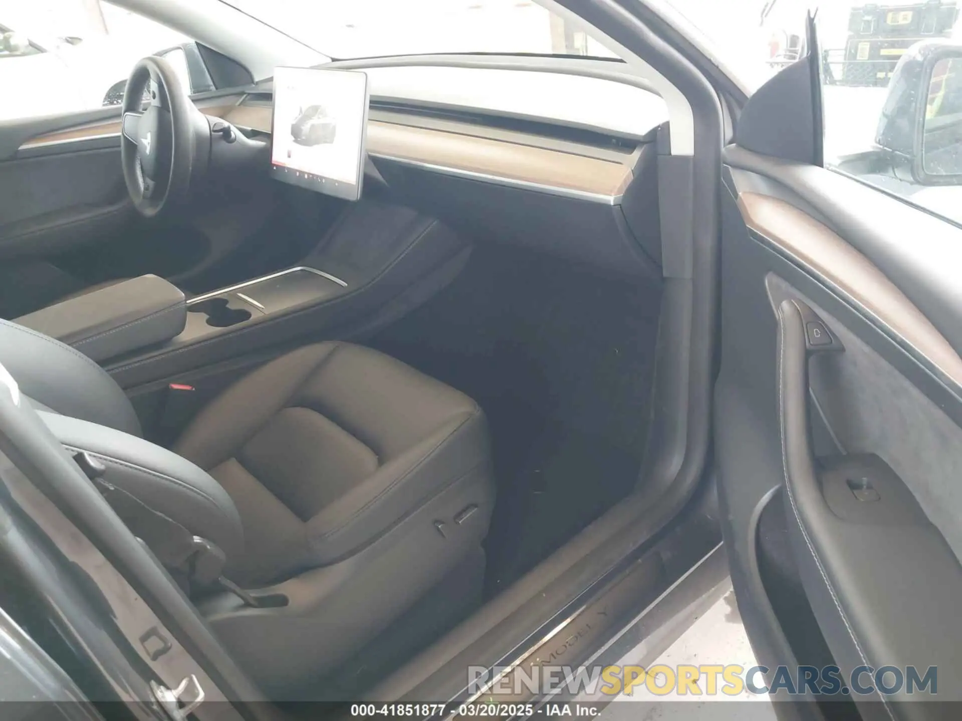 5 Photograph of a damaged car 7SAYGDEF1PF941197 TESLA MODEL Y 2023