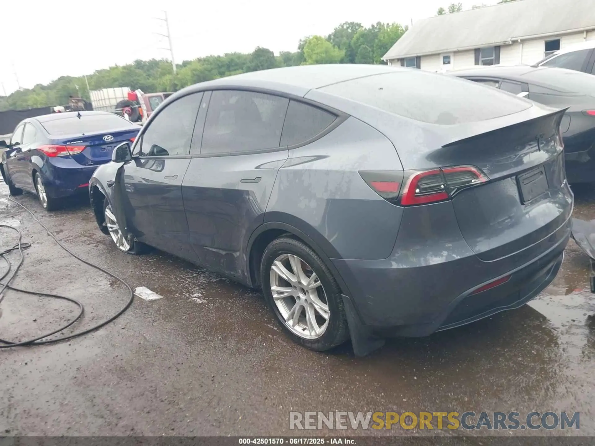3 Photograph of a damaged car 7SAYGDEF2PA049778 TESLA MODEL Y 2023