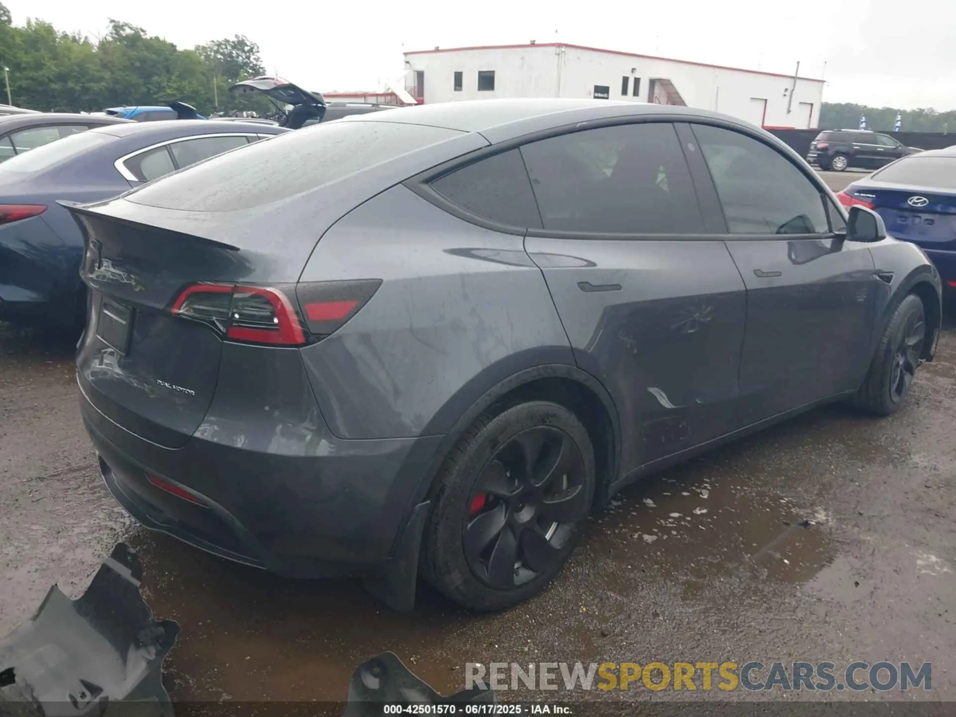 4 Photograph of a damaged car 7SAYGDEF2PA049778 TESLA MODEL Y 2023