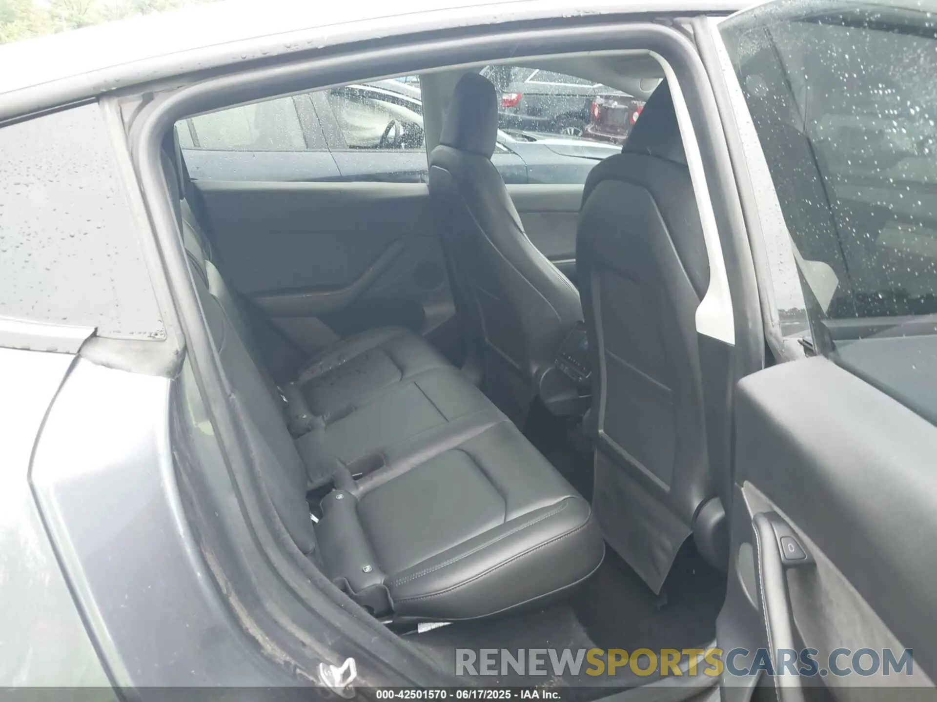8 Photograph of a damaged car 7SAYGDEF2PA049778 TESLA MODEL Y 2023