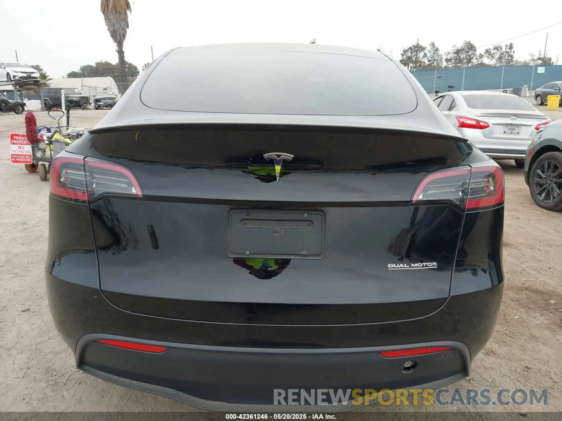 16 Photograph of a damaged car 7SAYGDEF2PF635996 TESLA MODEL Y 2023