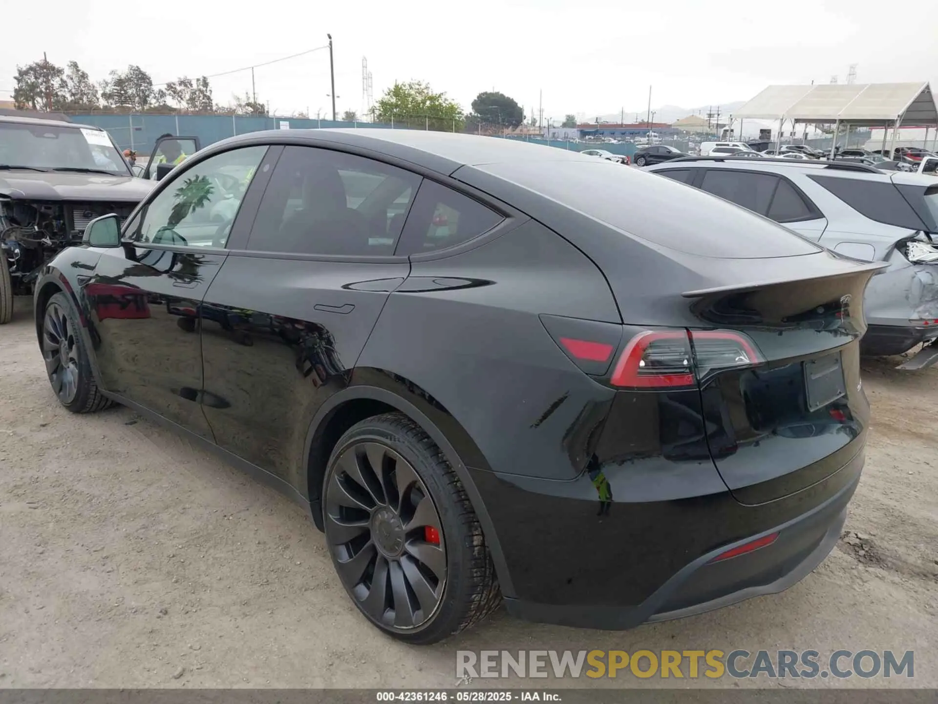3 Photograph of a damaged car 7SAYGDEF2PF635996 TESLA MODEL Y 2023
