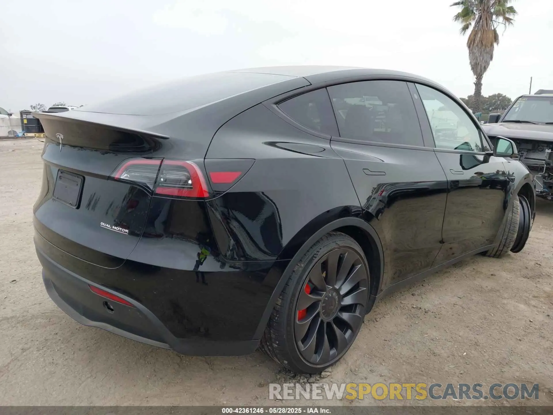 4 Photograph of a damaged car 7SAYGDEF2PF635996 TESLA MODEL Y 2023