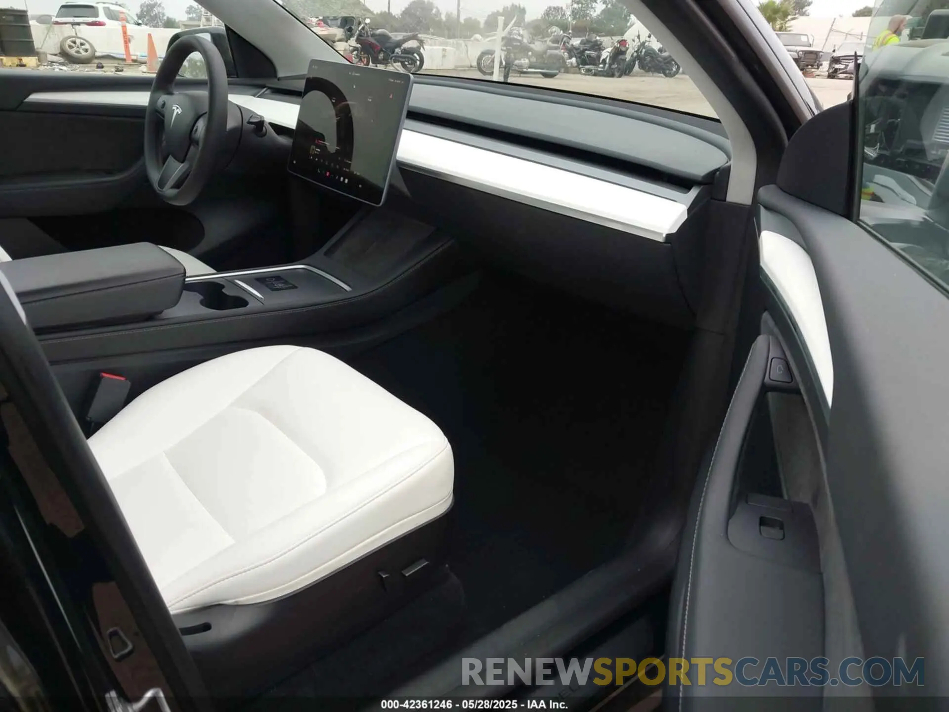 5 Photograph of a damaged car 7SAYGDEF2PF635996 TESLA MODEL Y 2023