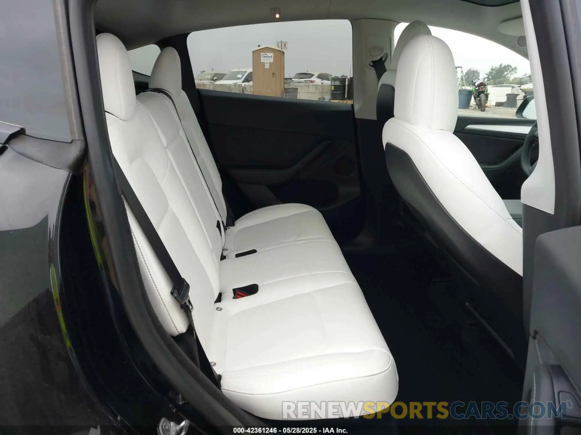 8 Photograph of a damaged car 7SAYGDEF2PF635996 TESLA MODEL Y 2023