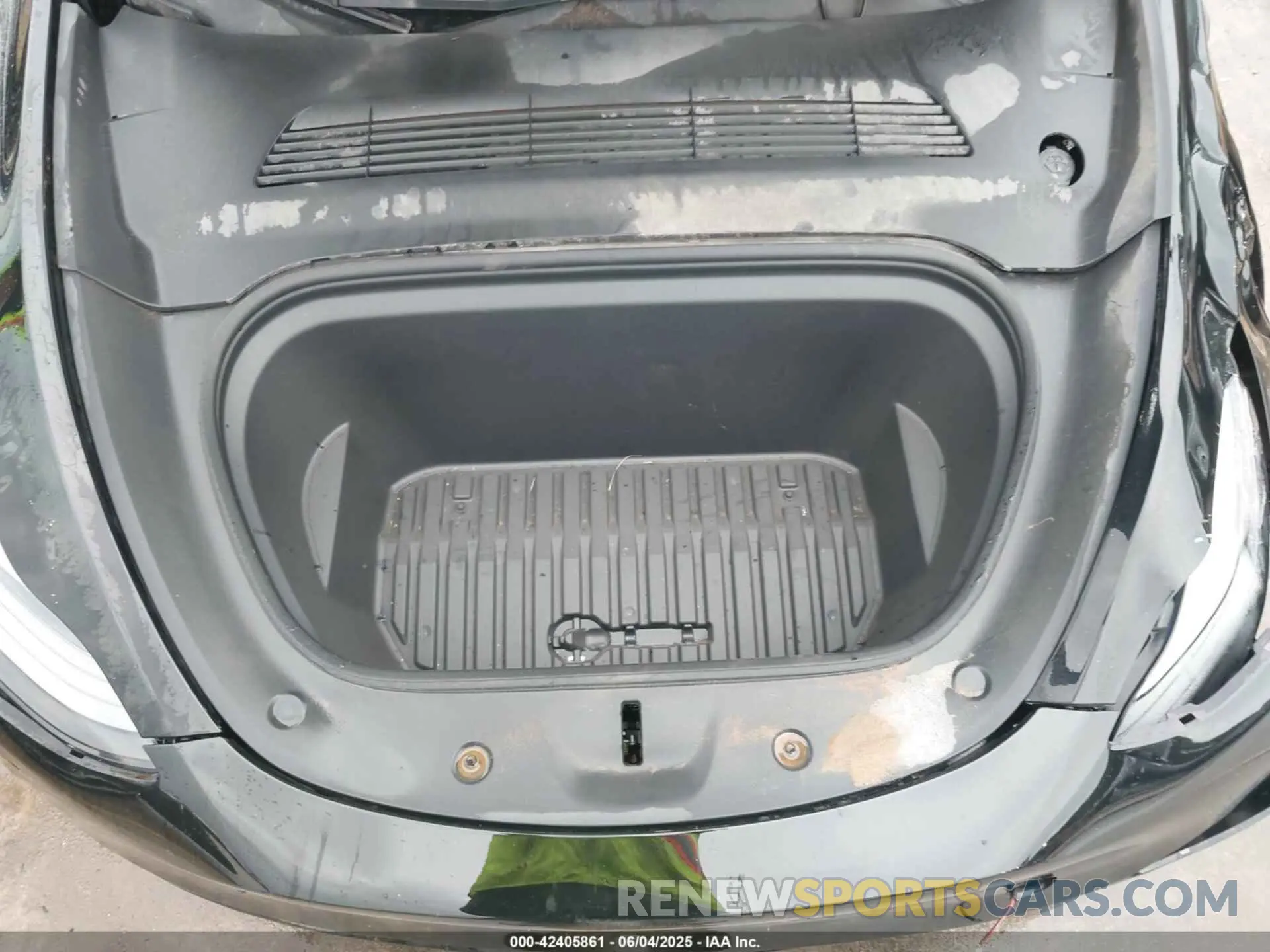 10 Photograph of a damaged car 7SAYGDEF2PF700913 TESLA MODEL Y 2023