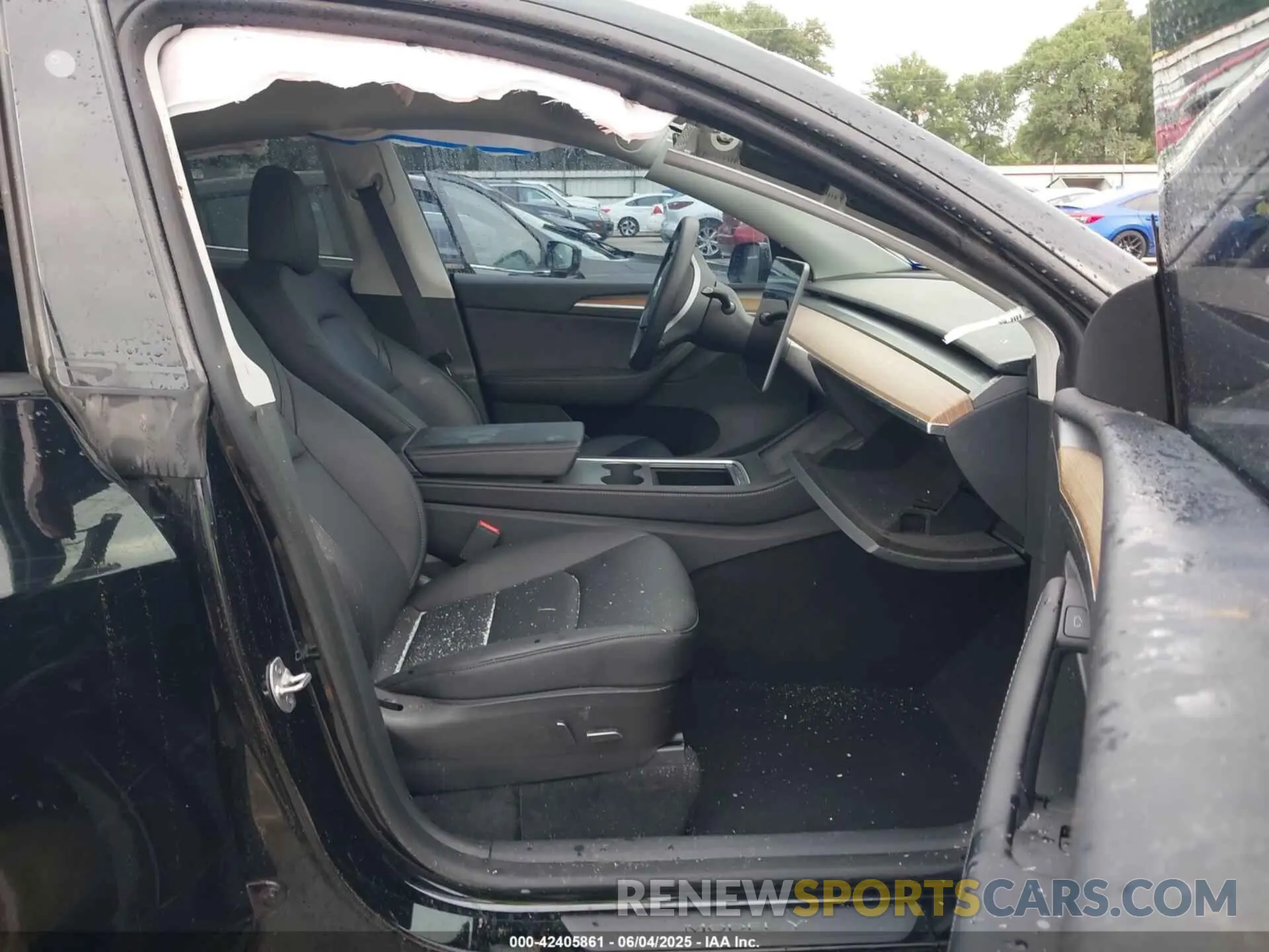 5 Photograph of a damaged car 7SAYGDEF2PF700913 TESLA MODEL Y 2023