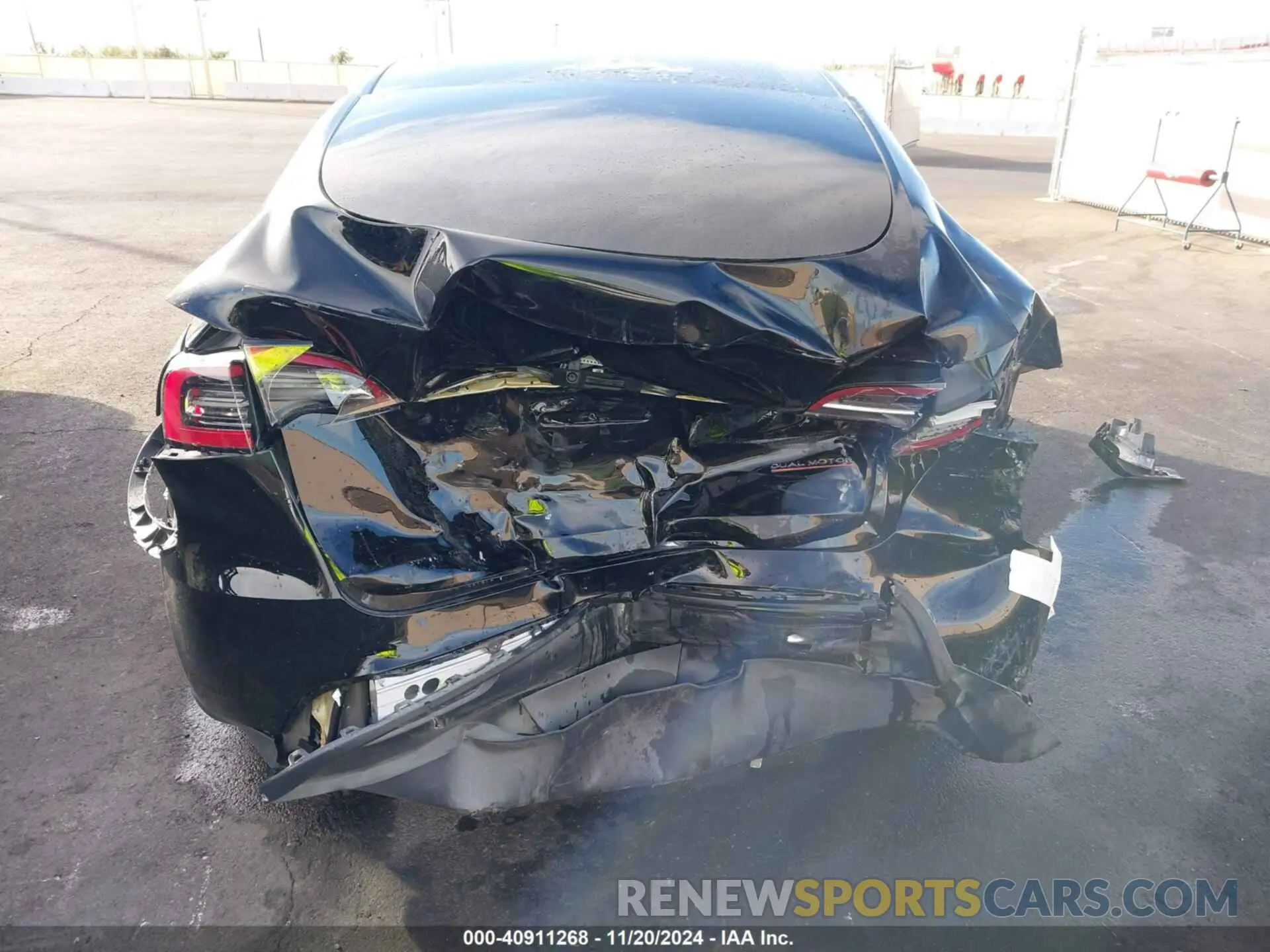 18 Photograph of a damaged car 7SAYGDEF2PF737721 TESLA MODEL Y 2023