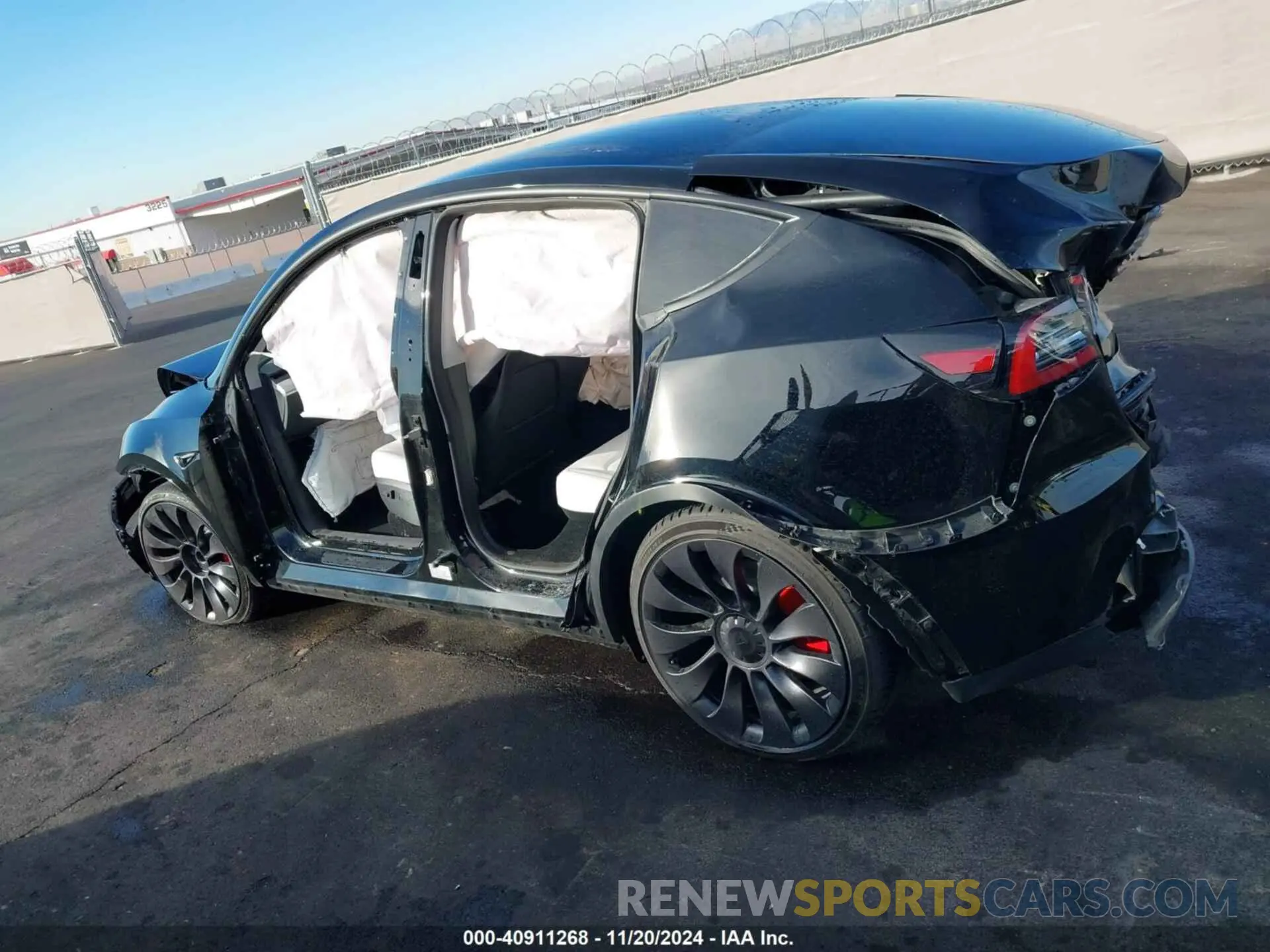 19 Photograph of a damaged car 7SAYGDEF2PF737721 TESLA MODEL Y 2023