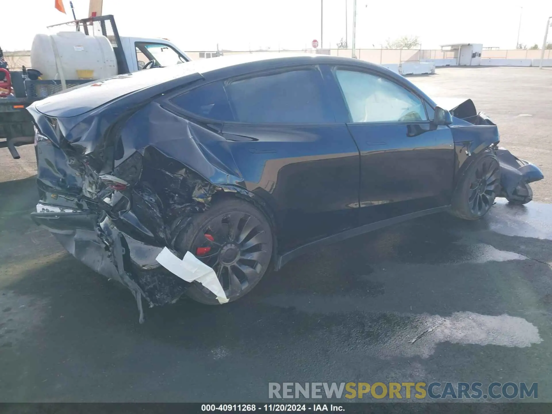 4 Photograph of a damaged car 7SAYGDEF2PF737721 TESLA MODEL Y 2023