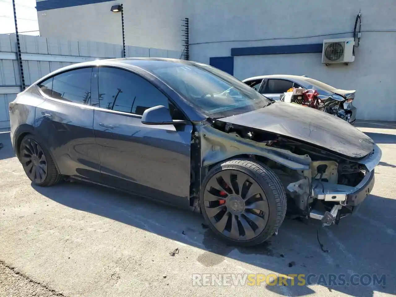 4 Photograph of a damaged car 7SAYGDEF2PF743664 TESLA MODEL Y 2023