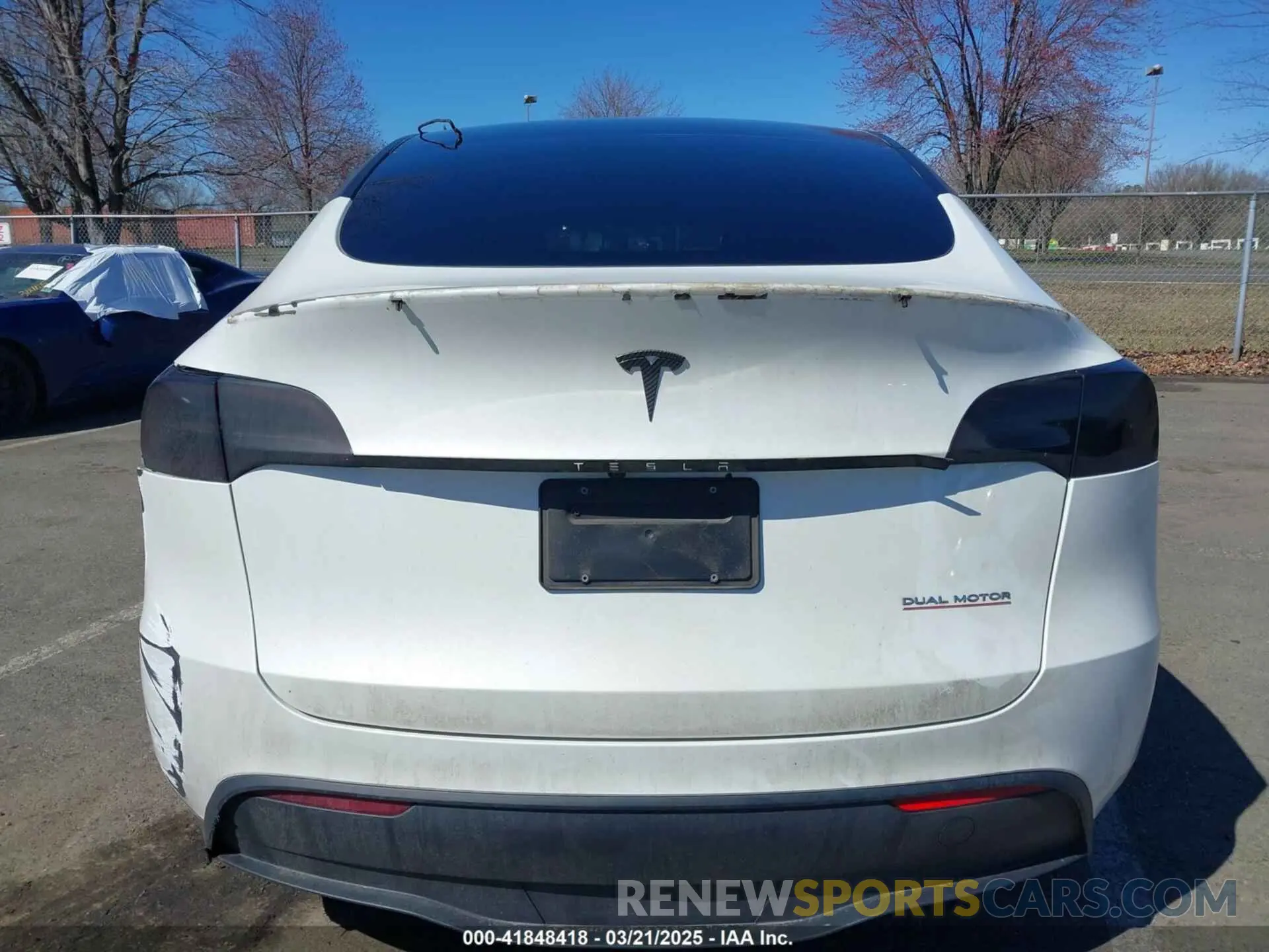 15 Photograph of a damaged car 7SAYGDEF2PF775367 TESLA MODEL Y 2023
