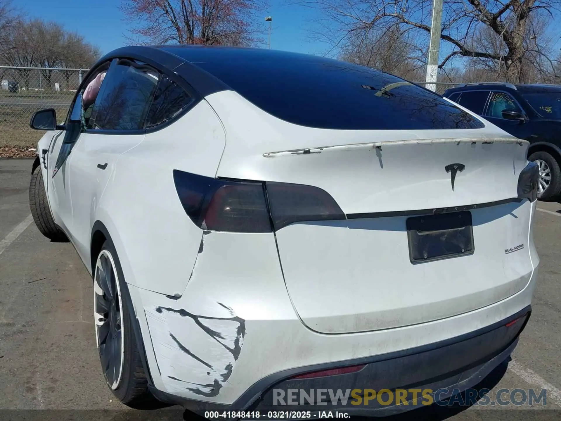 3 Photograph of a damaged car 7SAYGDEF2PF775367 TESLA MODEL Y 2023