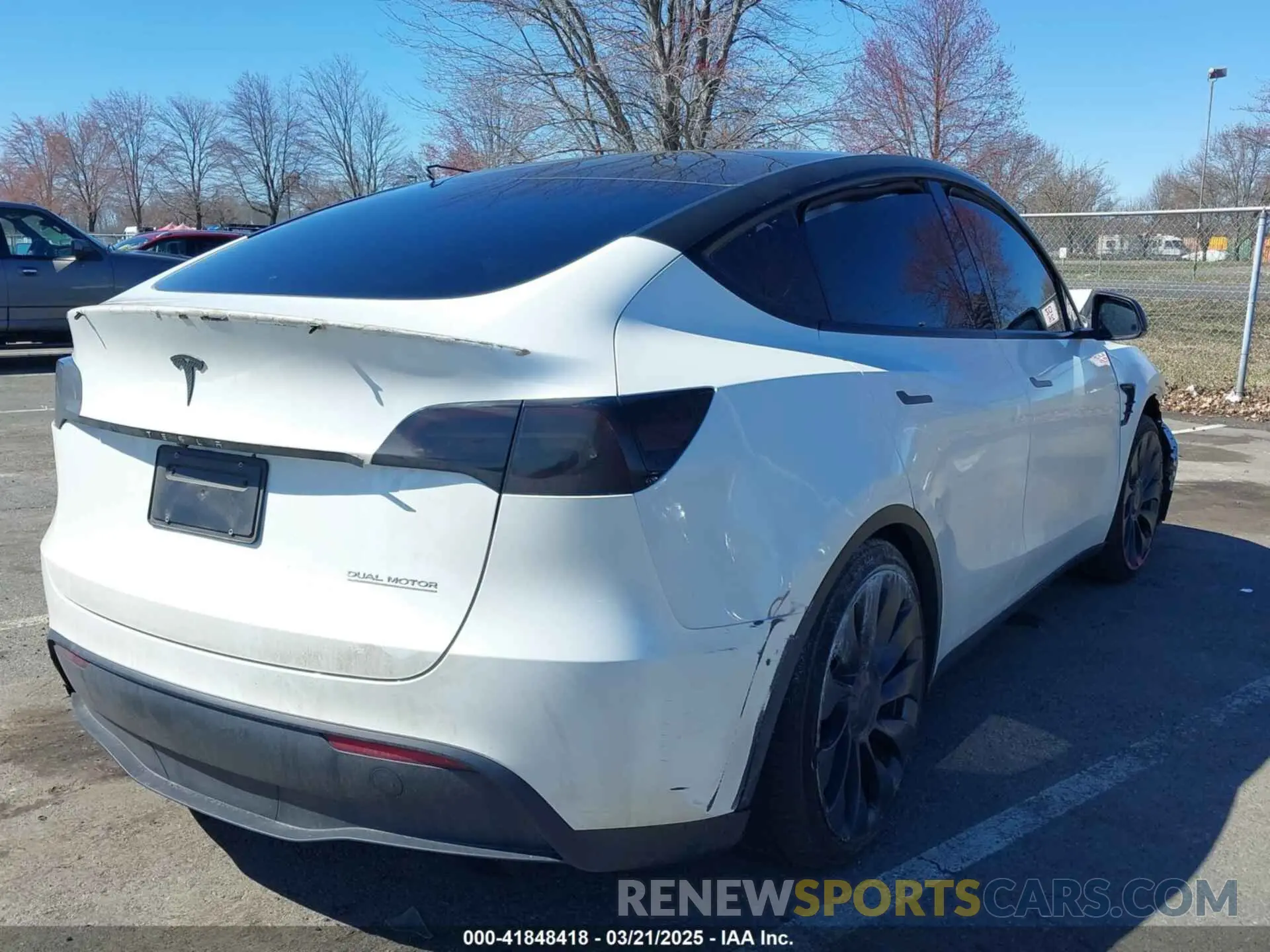 4 Photograph of a damaged car 7SAYGDEF2PF775367 TESLA MODEL Y 2023