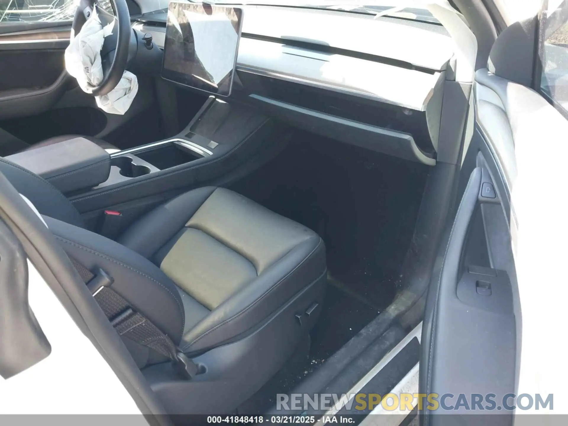 5 Photograph of a damaged car 7SAYGDEF2PF775367 TESLA MODEL Y 2023