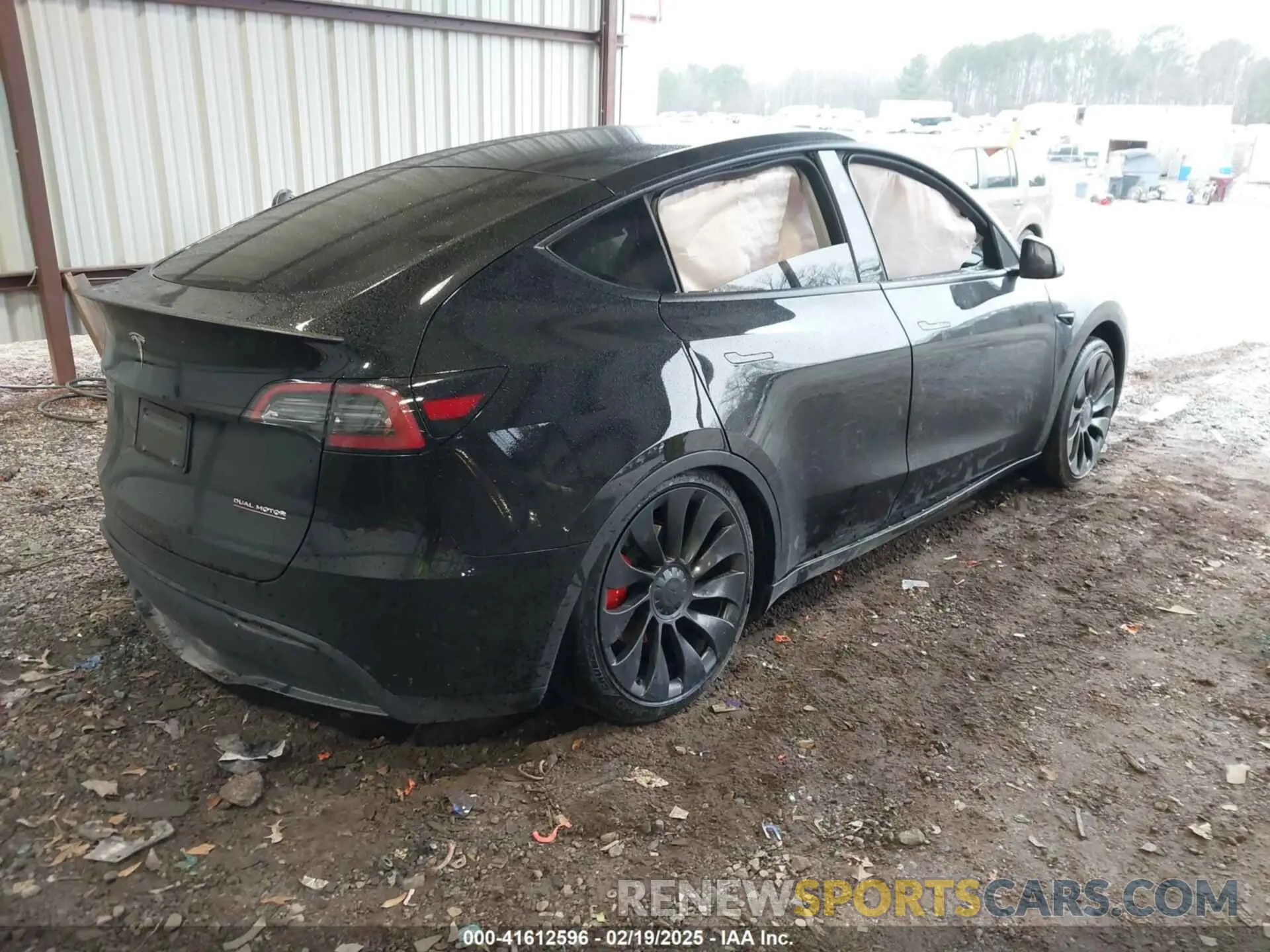4 Photograph of a damaged car 7SAYGDEF2PF800641 TESLA MODEL Y 2023
