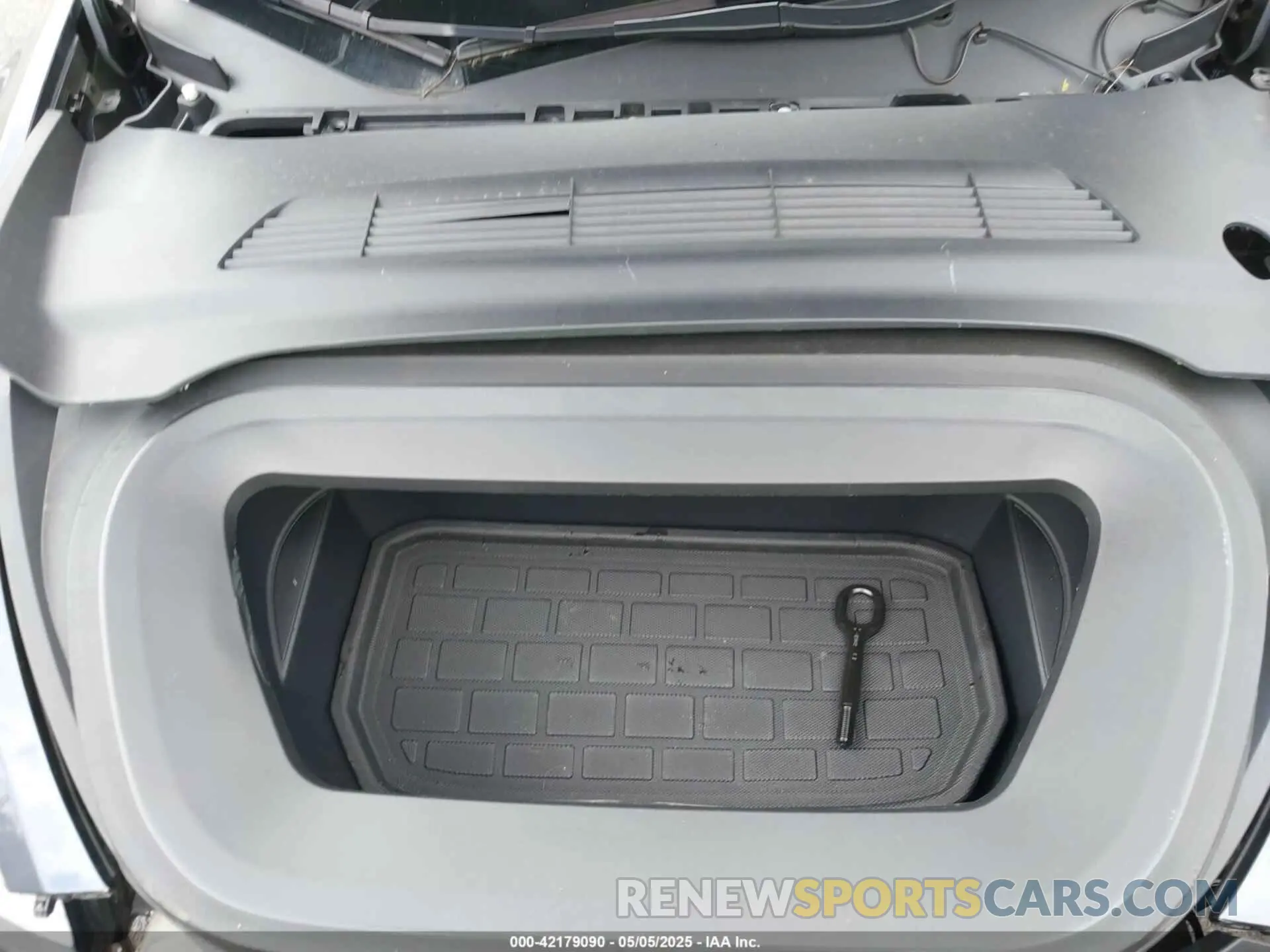 10 Photograph of a damaged car 7SAYGDEF2PF845353 TESLA MODEL Y 2023