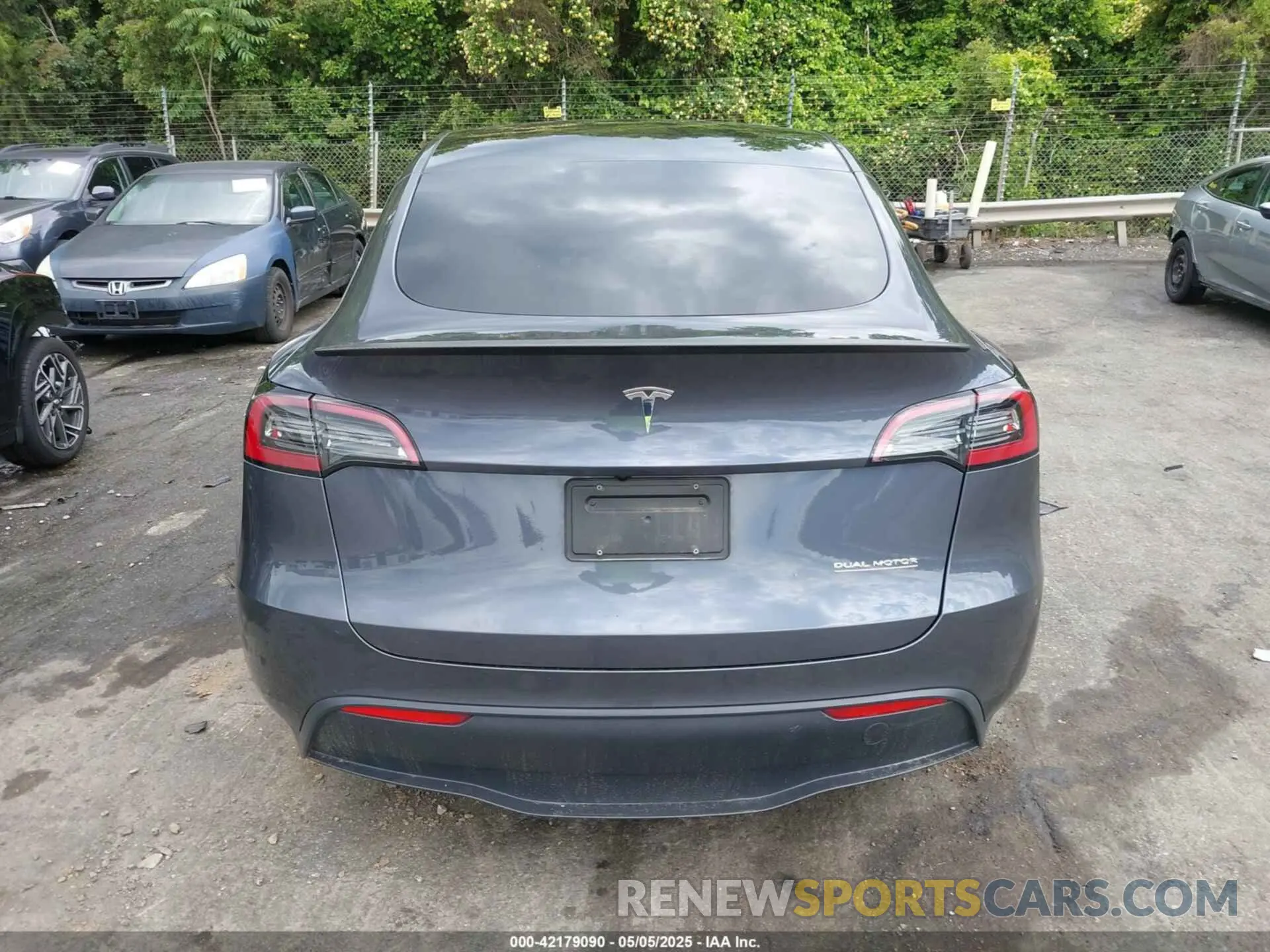 15 Photograph of a damaged car 7SAYGDEF2PF845353 TESLA MODEL Y 2023