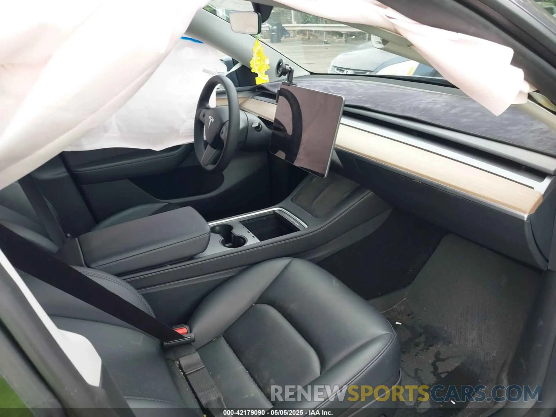 5 Photograph of a damaged car 7SAYGDEF2PF845353 TESLA MODEL Y 2023