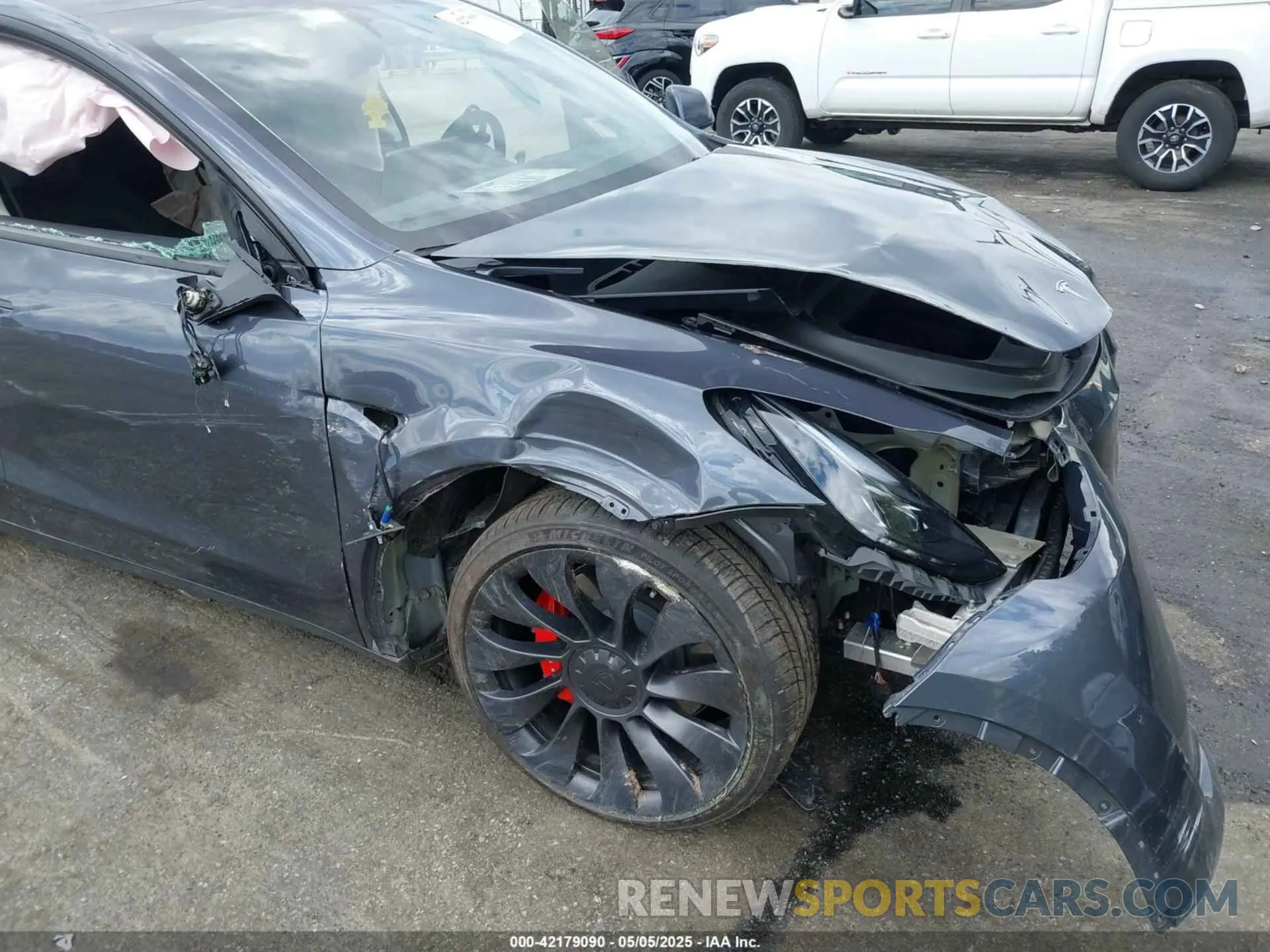 6 Photograph of a damaged car 7SAYGDEF2PF845353 TESLA MODEL Y 2023