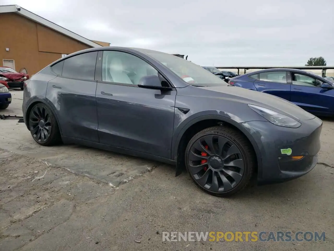 4 Photograph of a damaged car 7SAYGDEF2PF854313 TESLA MODEL Y 2023