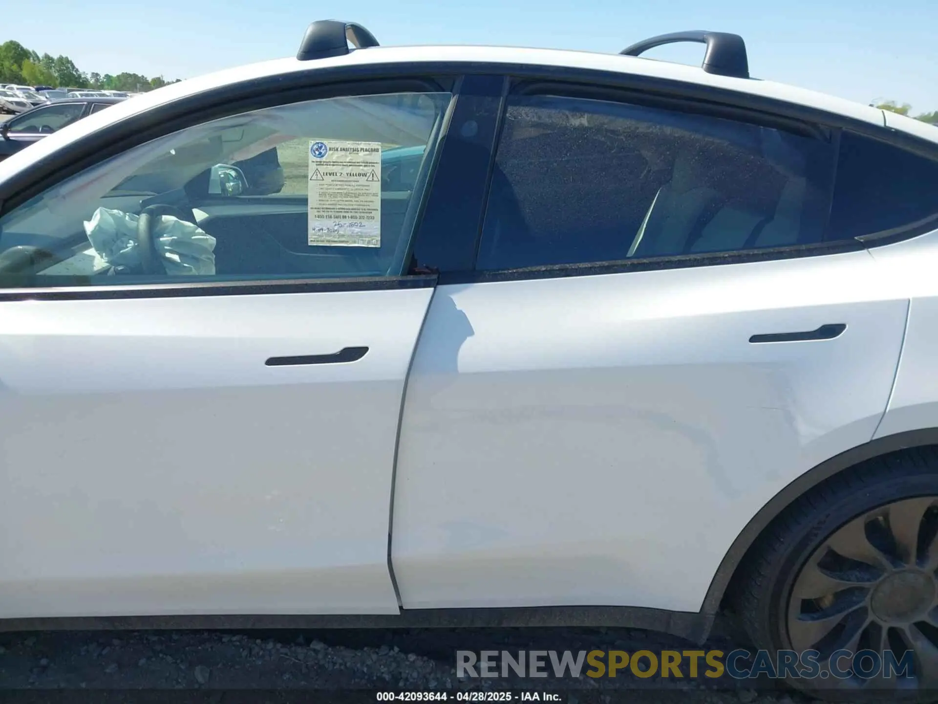15 Photograph of a damaged car 7SAYGDEF2PF858782 TESLA MODEL Y 2023