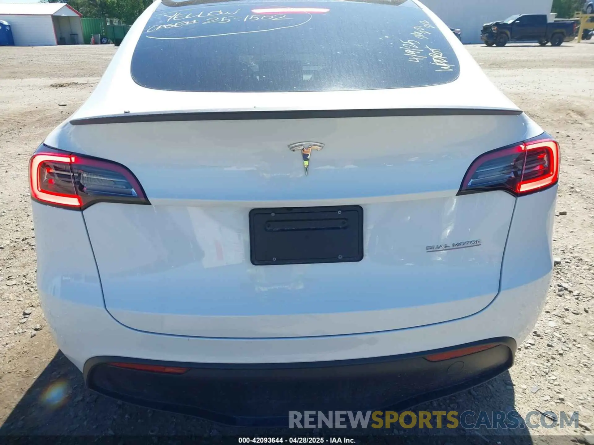 17 Photograph of a damaged car 7SAYGDEF2PF858782 TESLA MODEL Y 2023