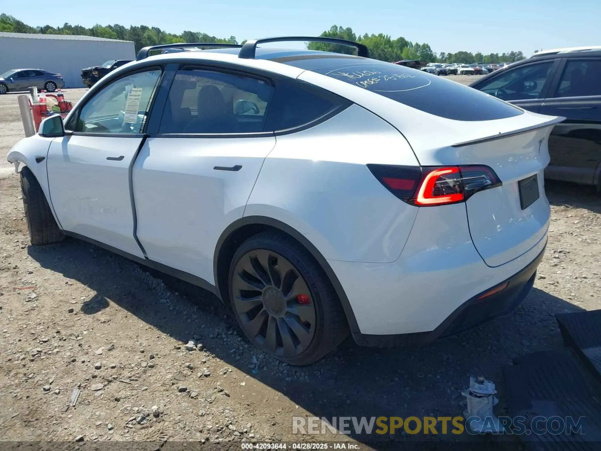 3 Photograph of a damaged car 7SAYGDEF2PF858782 TESLA MODEL Y 2023
