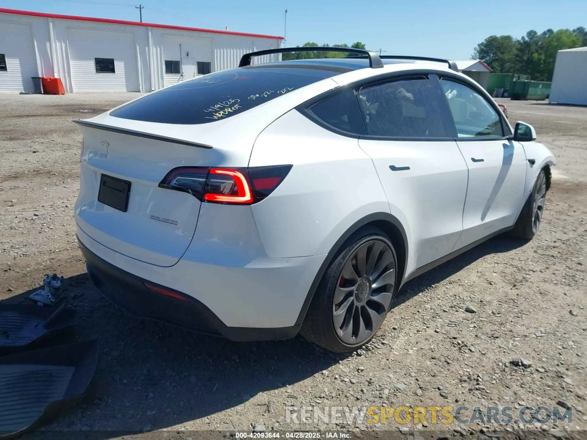 4 Photograph of a damaged car 7SAYGDEF2PF858782 TESLA MODEL Y 2023