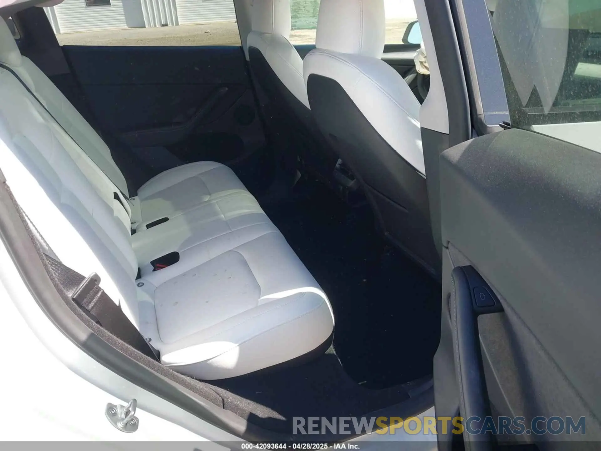 8 Photograph of a damaged car 7SAYGDEF2PF858782 TESLA MODEL Y 2023