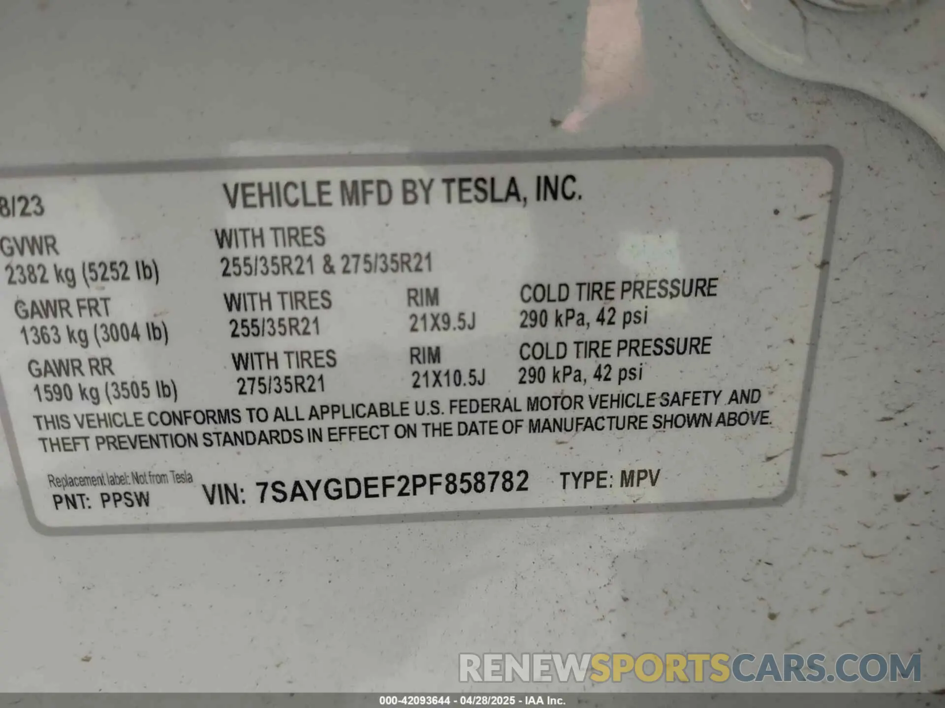 9 Photograph of a damaged car 7SAYGDEF2PF858782 TESLA MODEL Y 2023