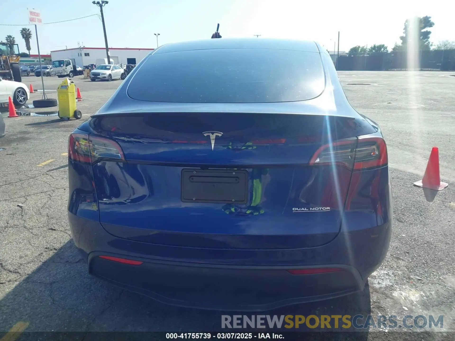 15 Photograph of a damaged car 7SAYGDEF2PF864775 TESLA MODEL Y 2023
